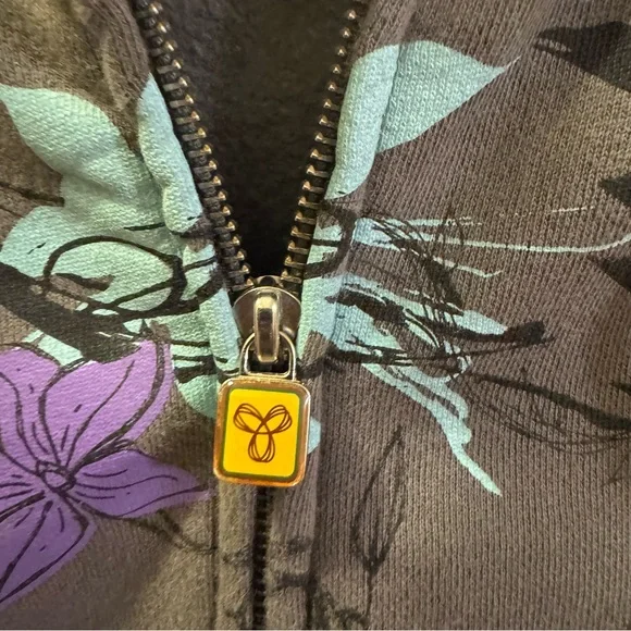 TNA Hoodie with floral design - Picture 2 of 4